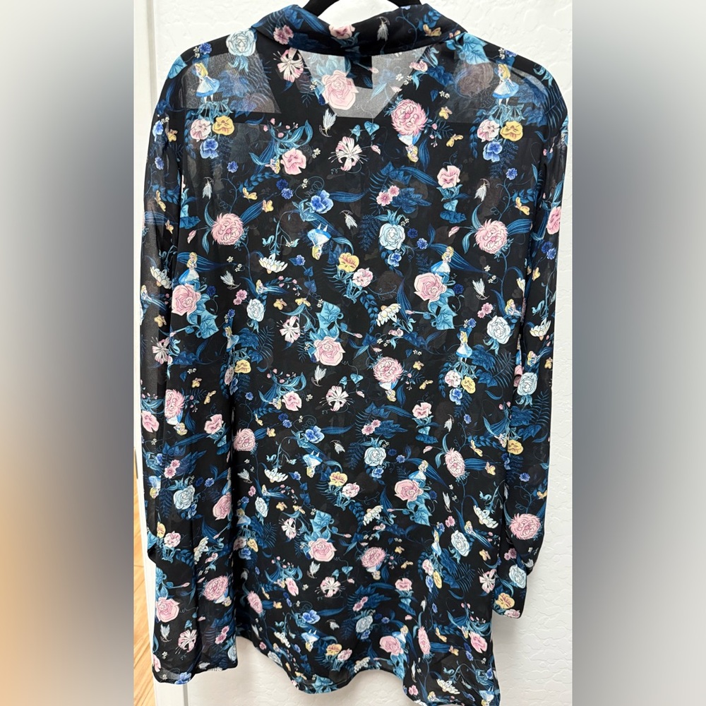 Disney Her Universe Black Floral Blouse. EUC